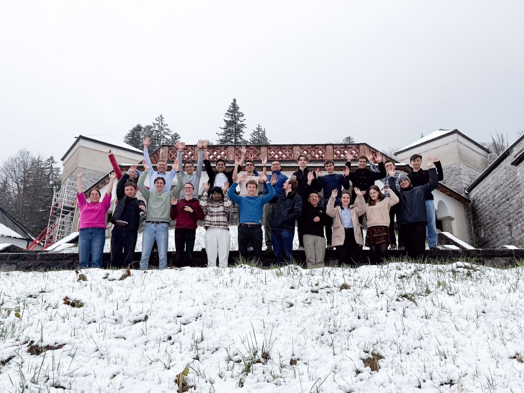Group photo at the IMPRS-APS annual meeting at Schloss Ringberg (snowy)